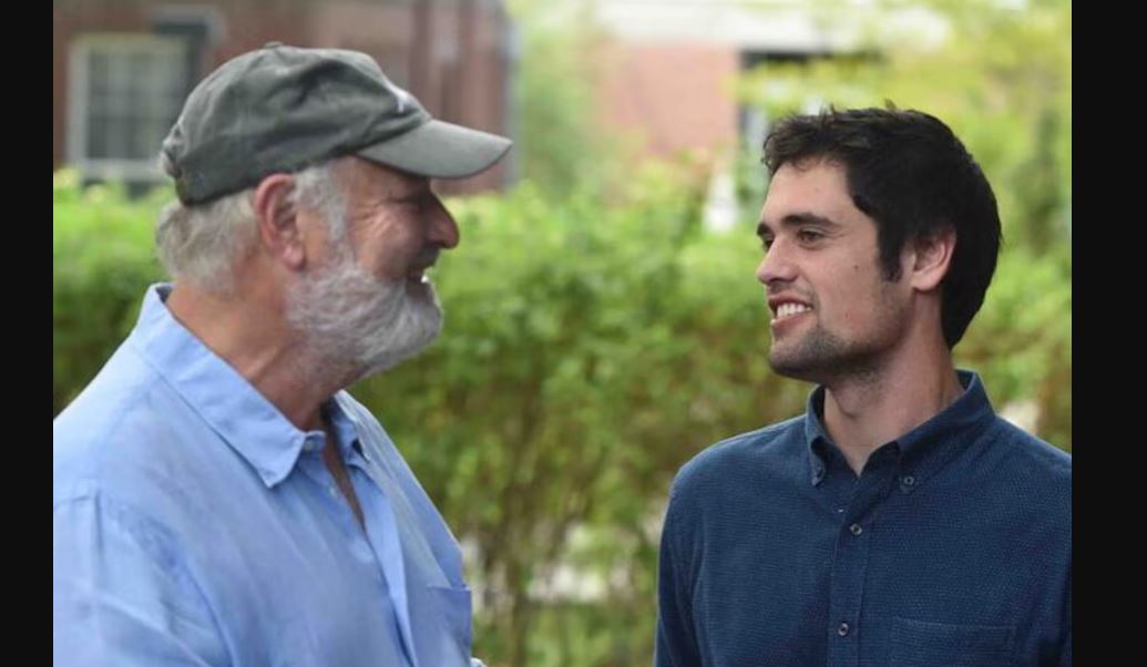 Rob e Nick Reiner em foto compartilhada por Michele Singer nas redes sociais; filho é suspeito na morte do casal