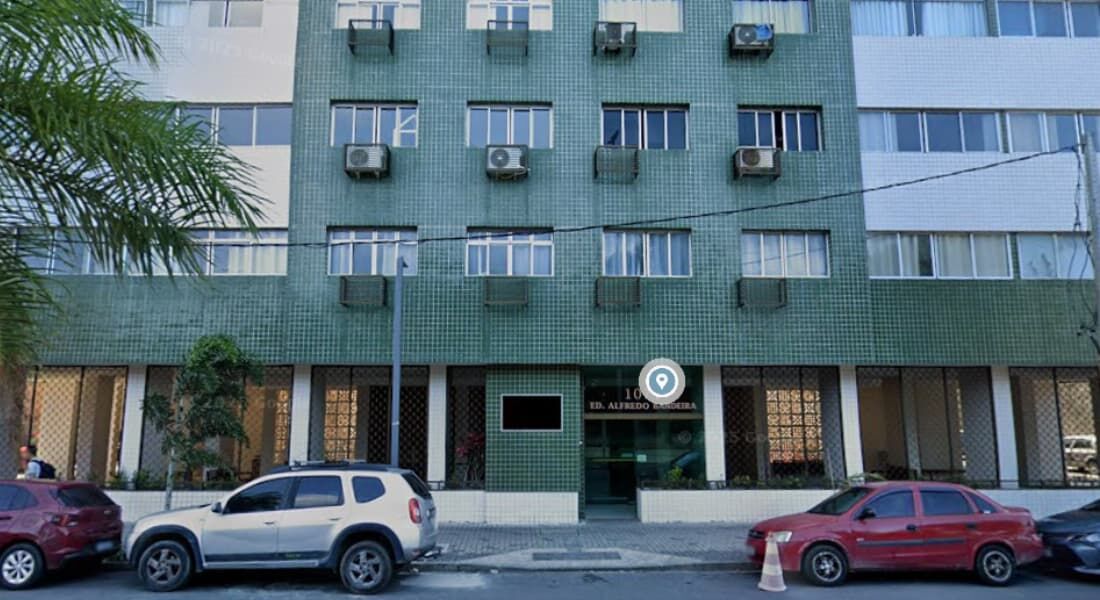 Tentativa de feminicídio aconteceu no apartamento da família, no Edifício Alfredo Bandeira, na Rua da Aurora, no bairro de Santo Amaro, no centro do Recife