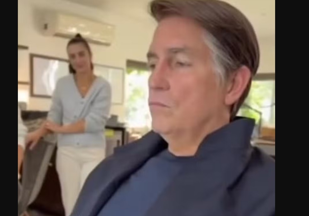 Jim Caviezel como Jair Bolsonaro