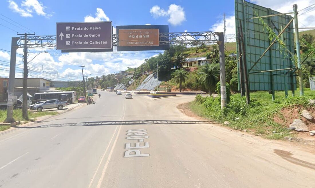 Acidente na PE-60 deixou três pessoas mortas