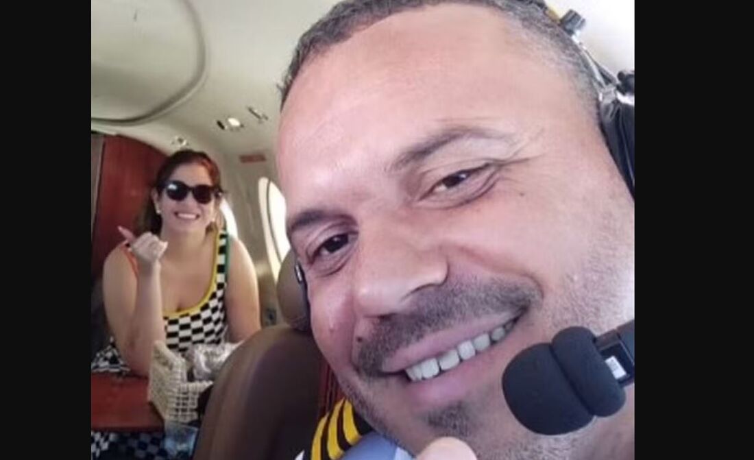 Marília Mendonça ao lado do piloto Tarciso Pessoa Viana 