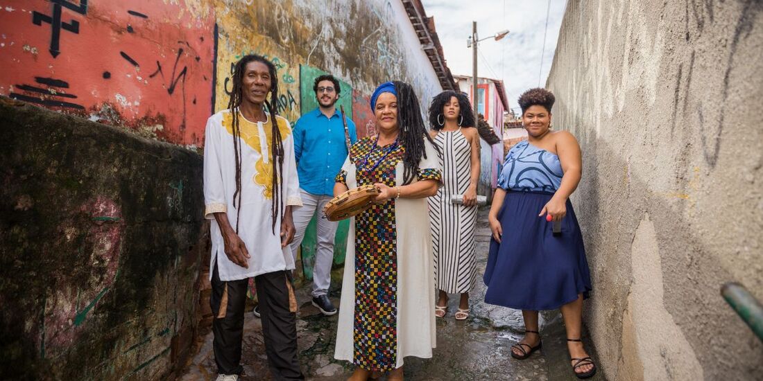 O espetáculo ''Surama Ramos e Henrique Albino Convidam Mãe Beth de Oxum'' será gratuito 