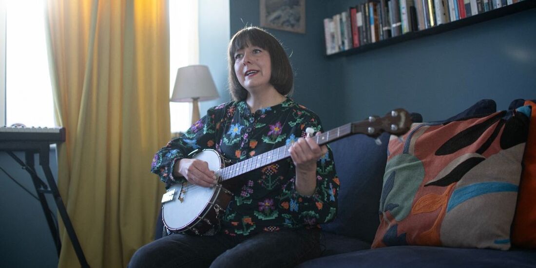 A artista Emily Portman encontrou um álbum gerado por inteligência artificial em seus catálogos do Spotify e Apple Music