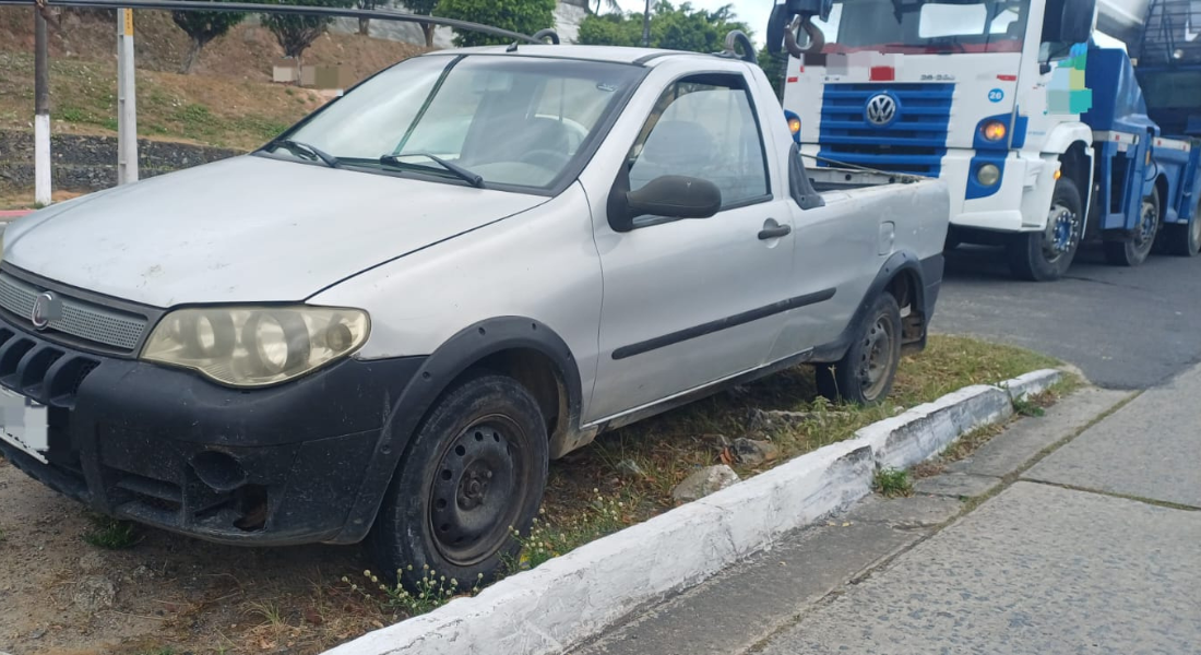 Veículo, que transportava vergalhões de ferro, teve o último licenciamento emitido em 2020