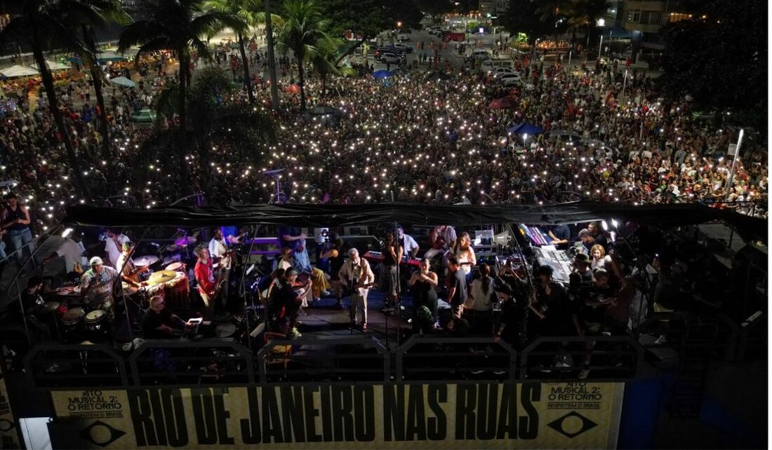 Ato no Rio de Janeiro teve a participação de Caetano Veloso, Gilberto Gil, Chico Buarque, Paulinho da Viola e outros