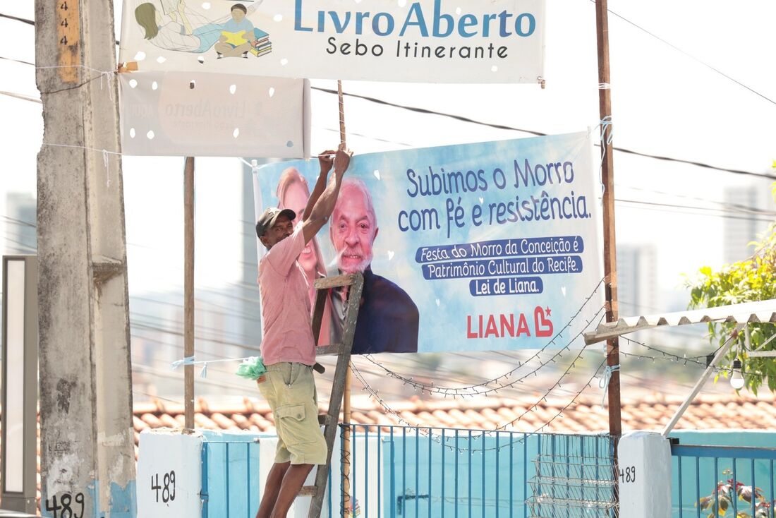 Políticos se aproveitam de um das festas religiosas mais populares do Recife para fazer campanha