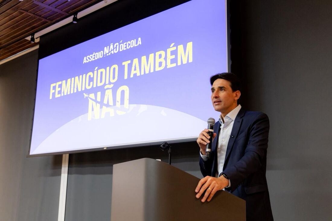 Silvio Costa Filho lança campanha "Assédio Não Decola, Feminicídio Também Não" nos aeroportos