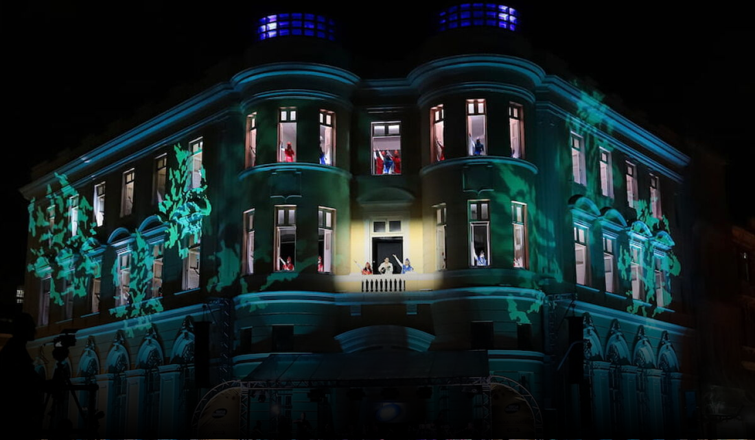 O tradicional espetáculo natalino do Recife chega à 11ª edição reunindo o   Coral CAIXA de NATAL, Roberta Sá e Hamilton de Holanda em uma noite de  música, emoção e solidariedade