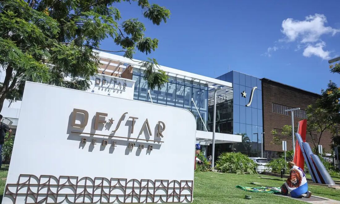 Ex-presidente passa por novo procedimento neste sábado (27)