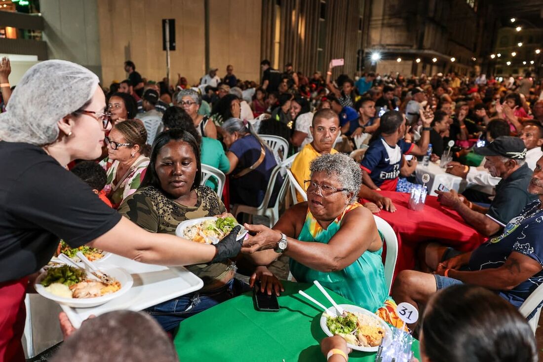 Jantar das Luzes beneficente no Bairro do Recife