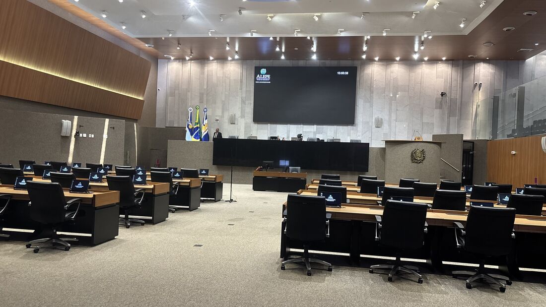 Até as 15h, não havia deputado em plenário e até o painel de presenças ficou desligado