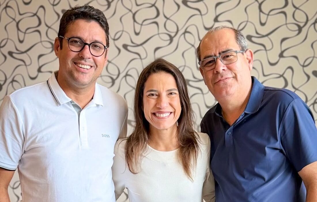 Prefeito de Camaragibe, Diego Cabral; governadora Raquel Lyra; e o prefeito de Jaboatão, Mano Medeiros