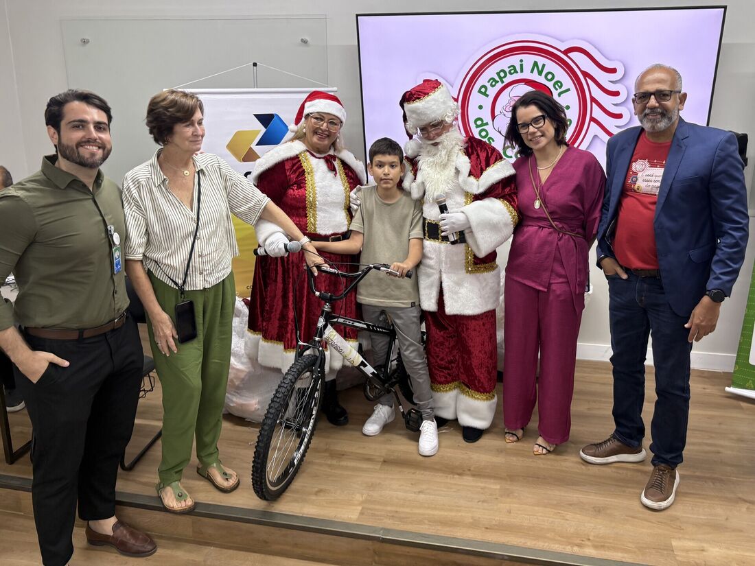 Crianças que receberam os presentes participaram do evento acompanhadas de seus responsáveis