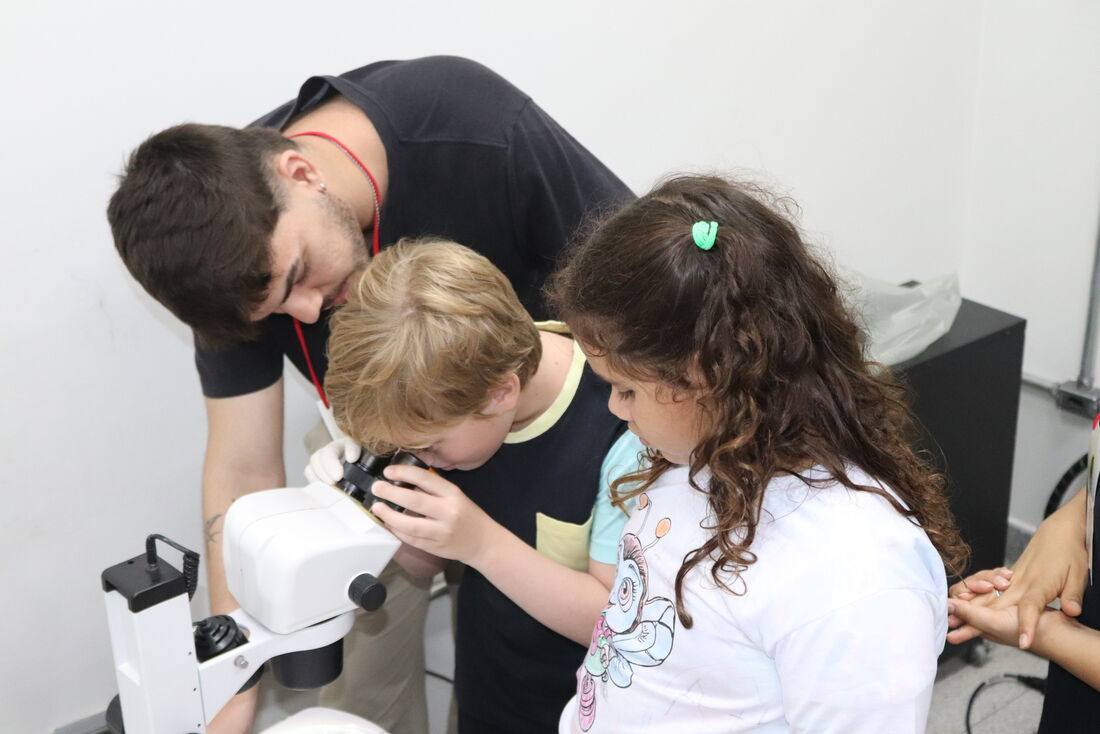 Colônia tem o objetivo de proporcionar experiências lúdicas e aproximar as crianças da ciência