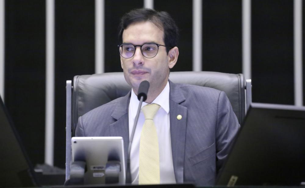Leo Prates (PDT-BA) apresentou um relatório substitutivo a um projeto de lei que trata do fim da escala 6x1 