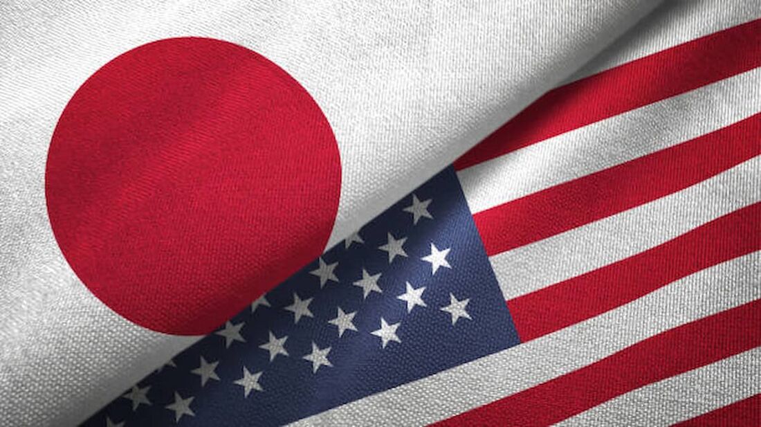Bandeiras dos Estados Unidos e do Japão