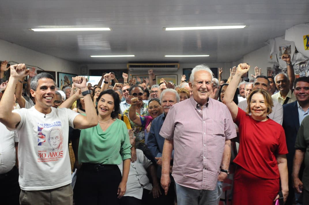 O ex-governador de Pernambuco Jarbas Vasconcelos reuniu amigos e líderes políticos para celebrar os 40 anos da primeira eleição no processo de redemocratização do país