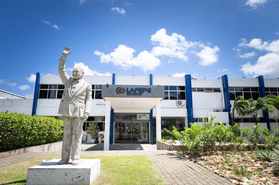 Aos 60 anos, o LAFEPE acelera investimentos estruturantes em modernização fabril, inovação farmacêutica e transferência de tecnologia