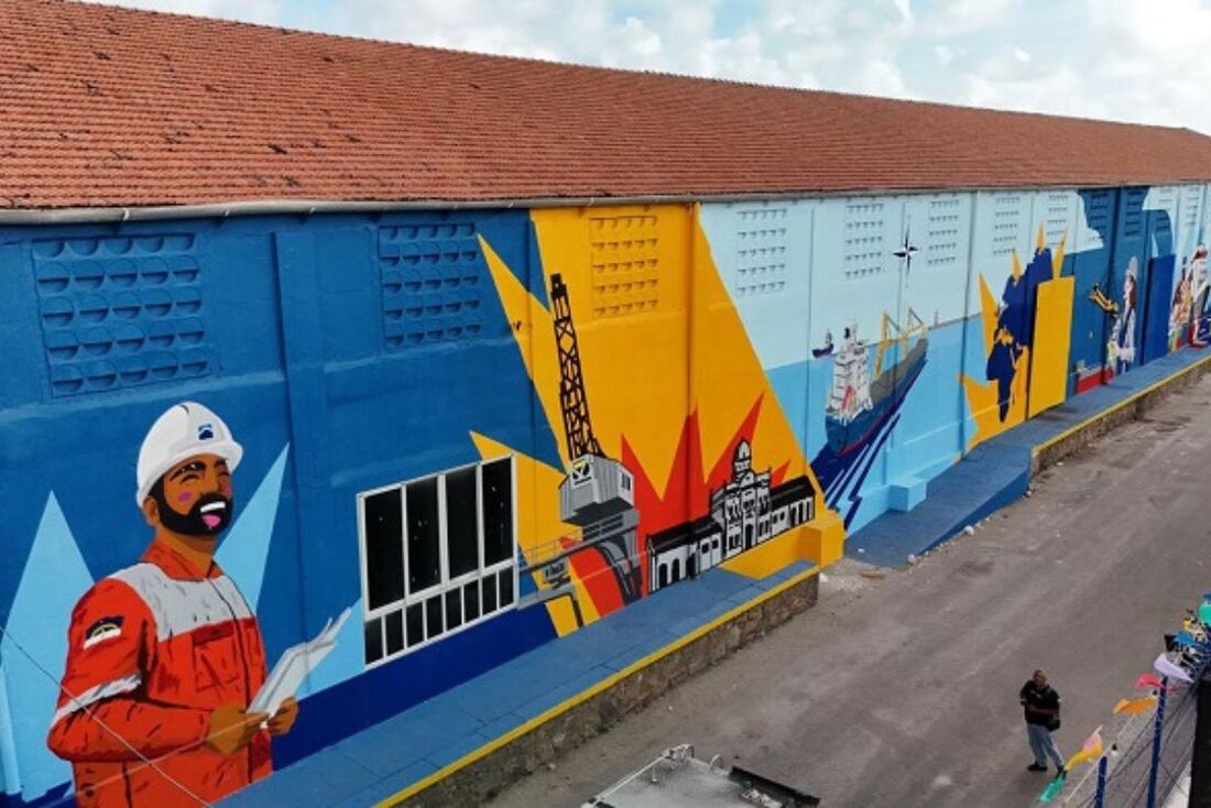 Operações portuárias e a sua história, o turismo, a tecnologia, a economia e a educação unem-se como tema da mais nova arte urbana no Bairro do Recife