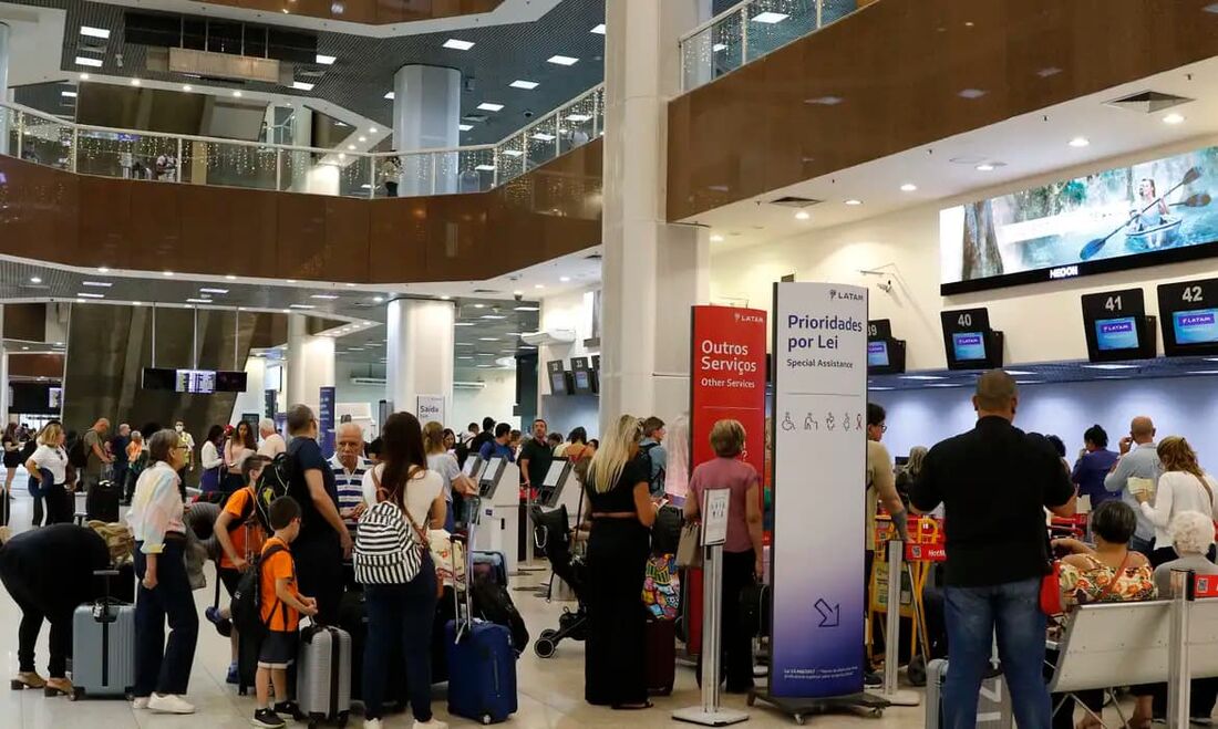 Aeroporto Santos Dumont - Na avaliação da Prefeitura do Rio, a Anac usou de forma indevida um acórdão do TCU para justificar uma possível flexibilização do limite de passageiros no terminal no Centro do Rio