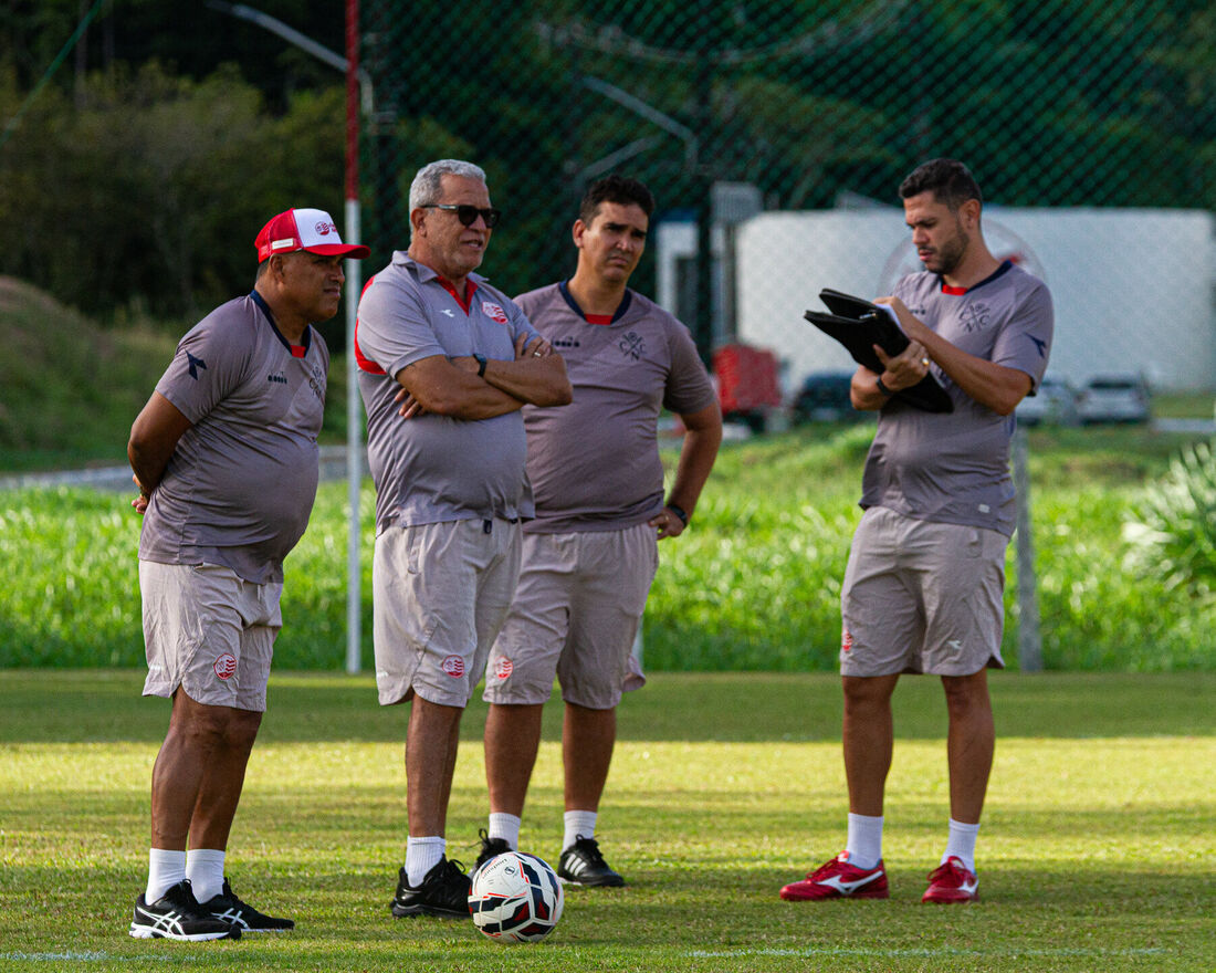 Comissão técnica do Náutico, no CT Wilson Campos