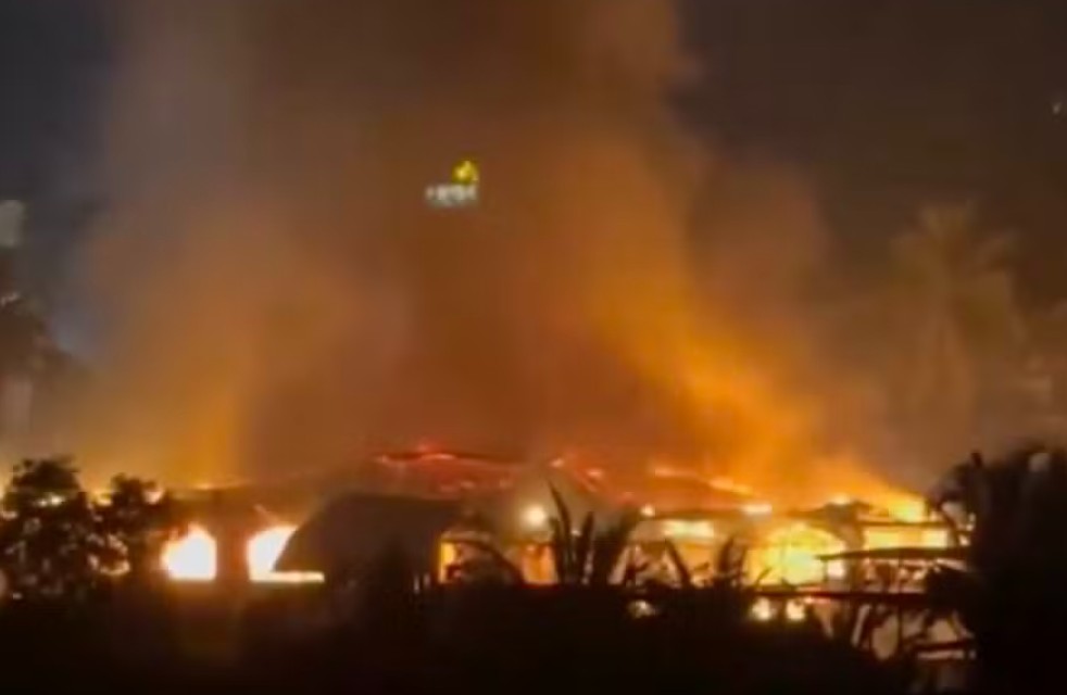 Incêndio atinge boate no oeste da Índia