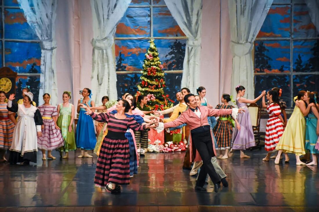 Espetáculo "O Quebra-NOzes", pela Cia. Fátima Freitas