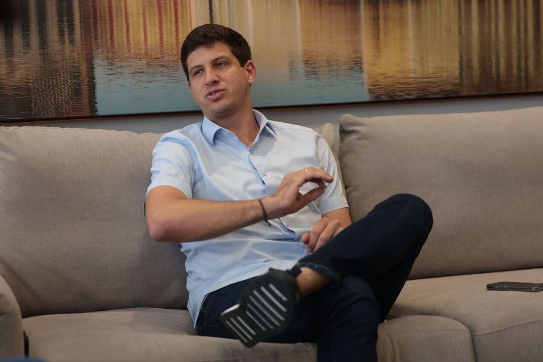 Prefeito João Campos (PSB) afirma estar trabalhando pelo Recife durante 90% do seu tempo