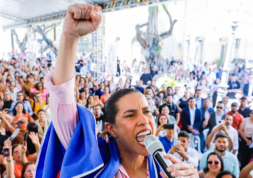 Governadora de Pernambuco, Raquel Lyra discursou em tom de campanha, durante evento no pátio do Palácio do Campo das Princesas