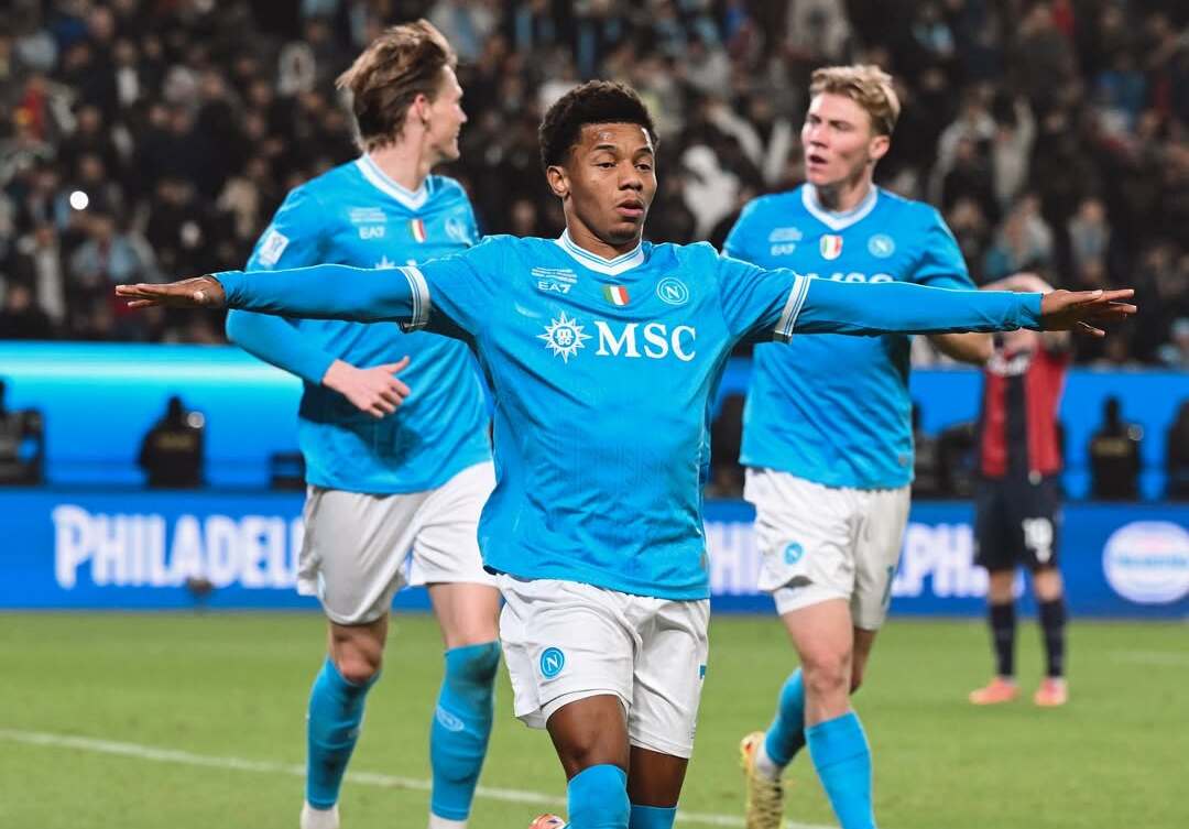 O Napoli derrotou o Bologna com dois gols de David Neres