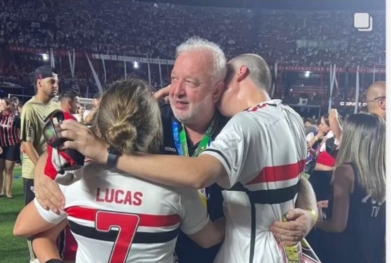 O clube tem atualmente um déficit de cerca de R$ 912 milhões