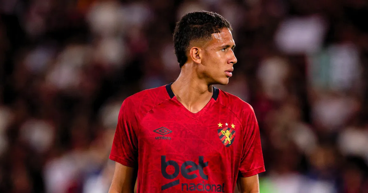 Formado nas categorias de base rubro-negras, Riquelme Felipe chegou ao Clube em 2022