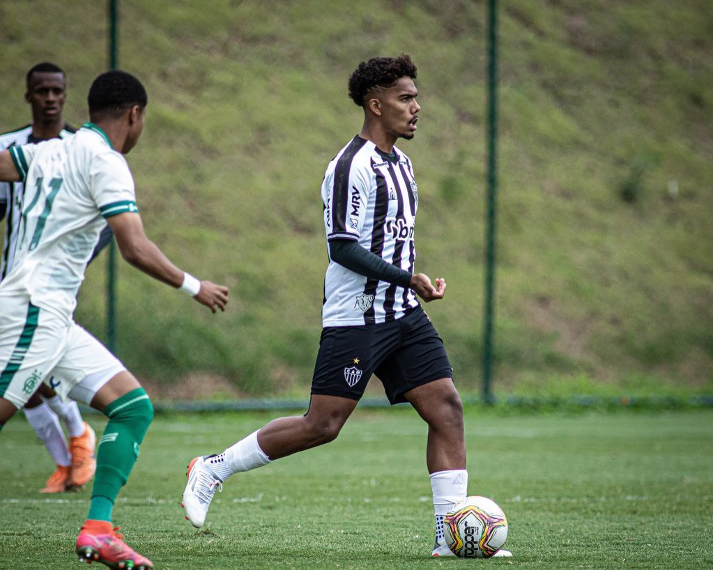 Santa Cruz acerta a contratação do lateral-direito Hamilton