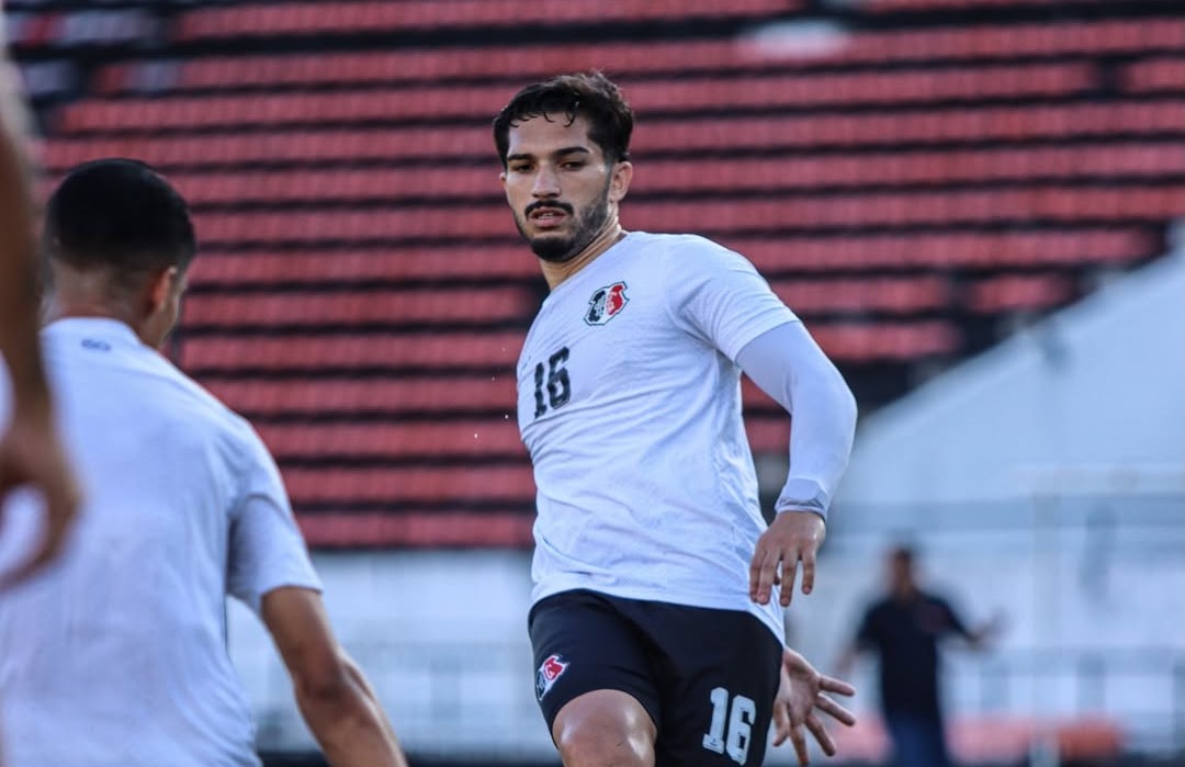 Novo volante do Santa Cruz, Andrey foi apresentado no Arruda