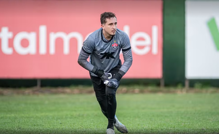 Thiago Couto durante treino do Vitória