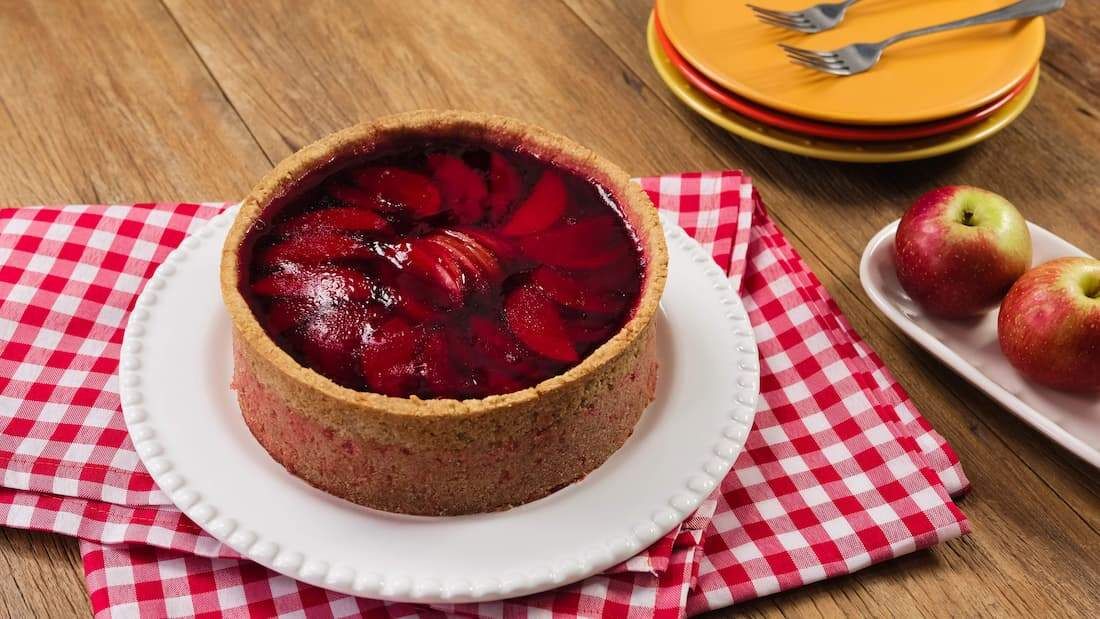 Torta de Maçã do Amor é sobremesa saborosa e bonita à mesa