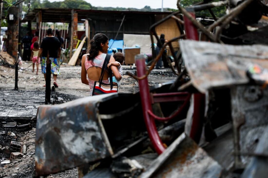 Terminal Integrado da Caxangá recebe ação educativa do Protege Mulher após incêndio criminoso na comunidade Icauã