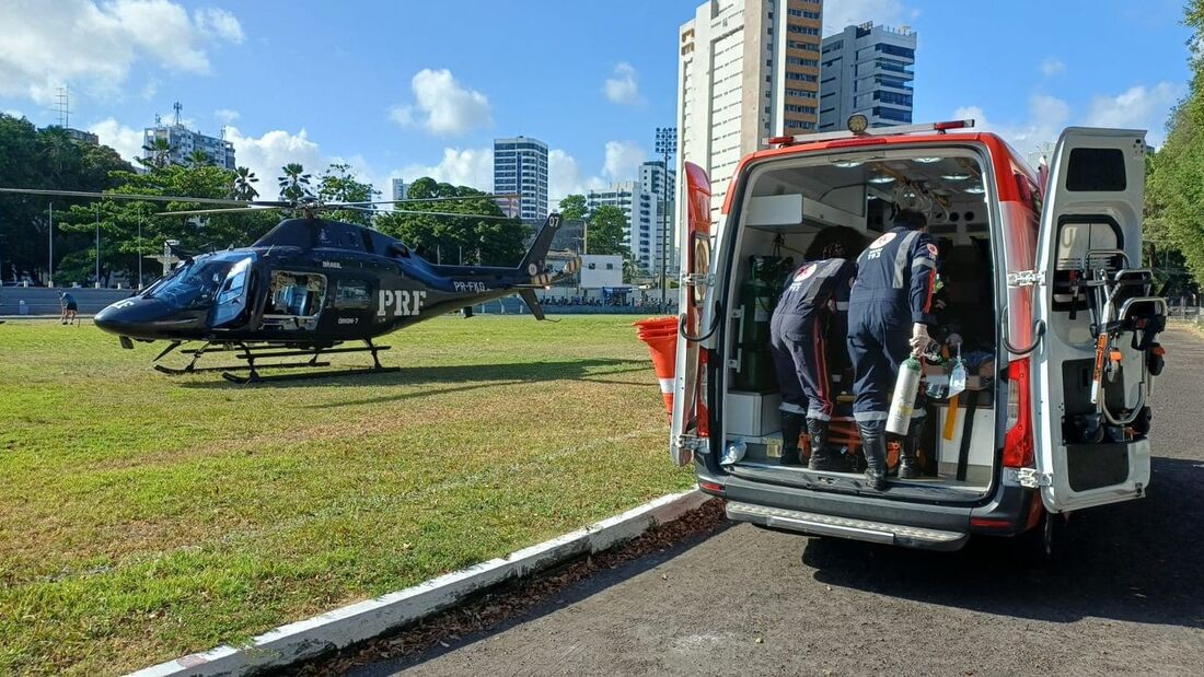 Menino de 5 anos cai de altura de 2 metros em casa e é socorrido de helicóptero para o HR, no Recife
