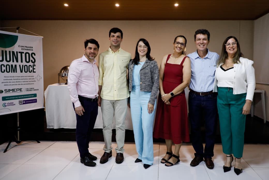 Diretoria do Simepe presente em almoço de confraternização