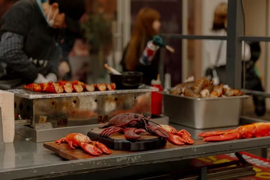 Foto ilustrativa de lagosta em restaurante