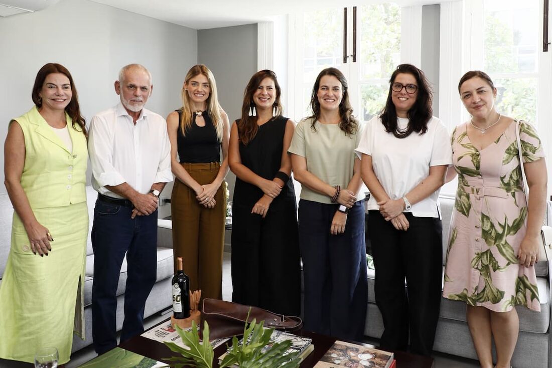 60 anos de Adepe: presidente visita a Folha de Pernambuco para convidar presidentes e diretores