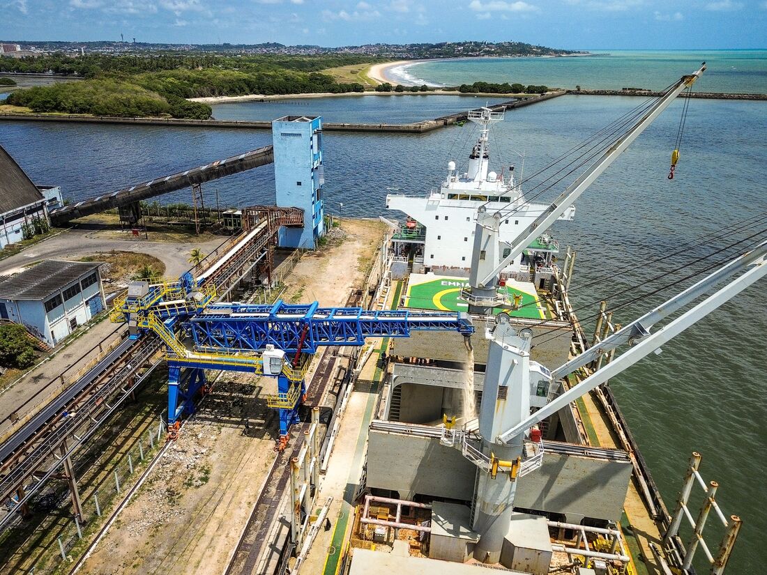 Nova máquina para escoamento de açucar é inaugurada no Porto do Recife