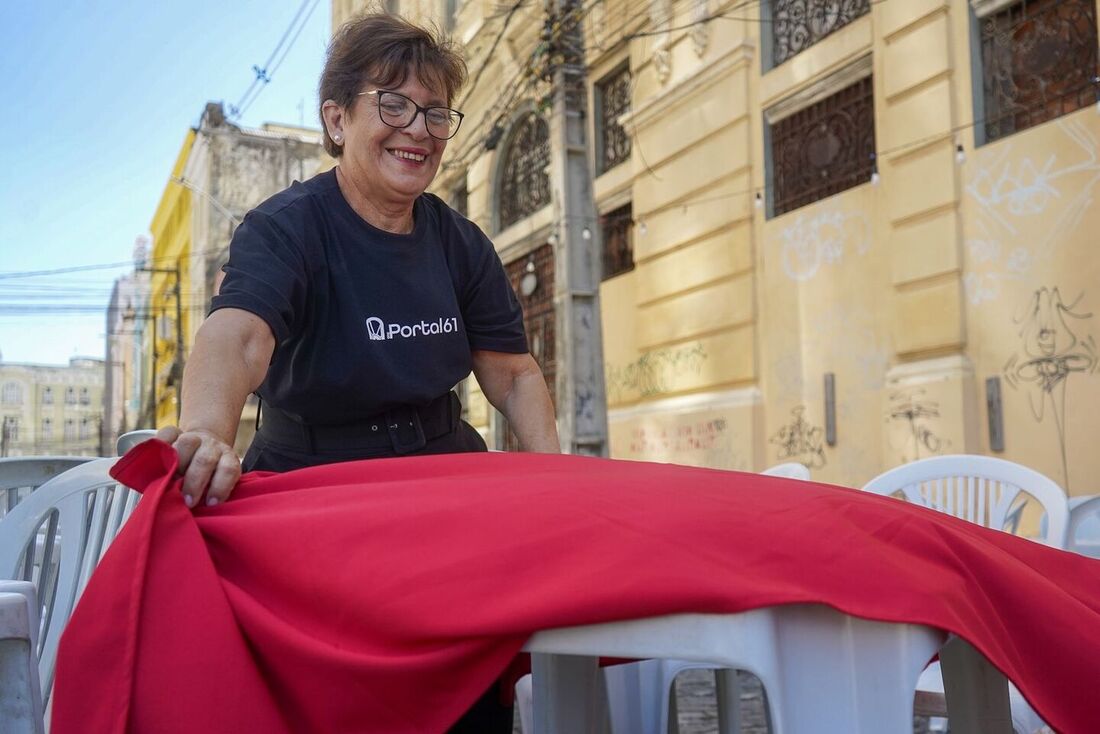 Jantar das Luzes pretende dar alegria e mesa farta a pessoas em situação vulnerável no Bairro do Recife