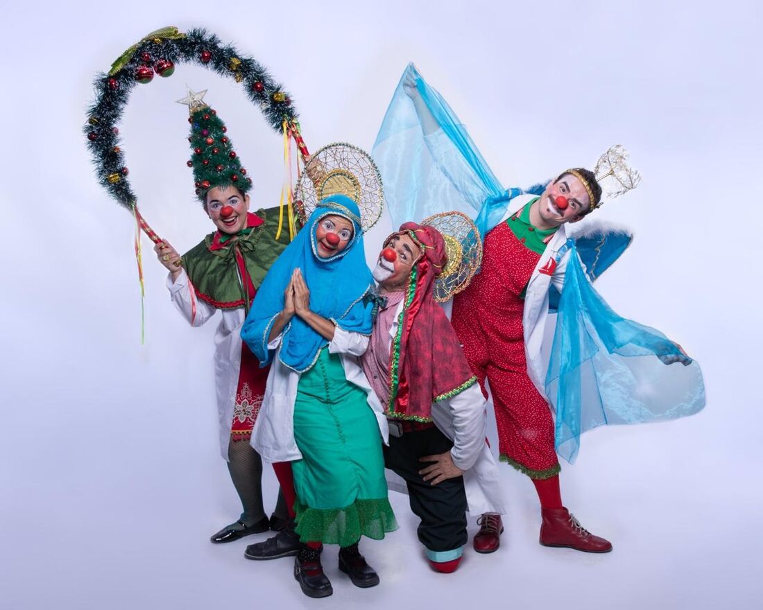 Palhaços levam cortejo natalino e espetáculo "Auto de Natal" aos hospitais