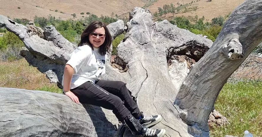 Alyssa Tapley tem remissão de leucemia 'incurável' após tratamento experimental