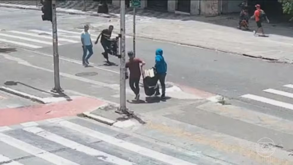 Roubo de peças aconteceu em plena luz do dia