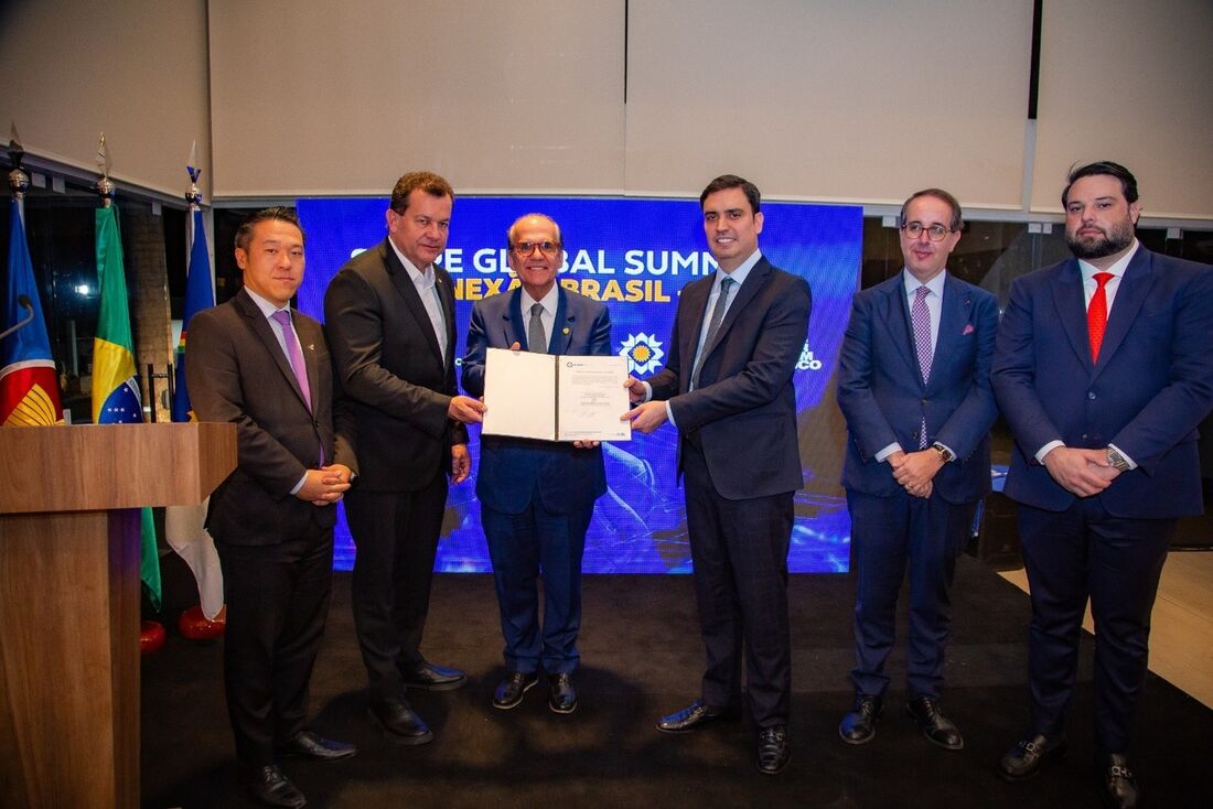 diretor-presidente do Complexo de Suape, Armando Monteiro Bisneto, assinou acordo de cooperação técnica com a Frente Parlamentar Brasil-ASEAN