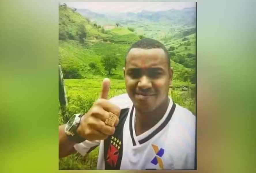 Álvaro Malaquias Santa Rosa, o Peixão, é chefe do tráfico no Complexo de Israel