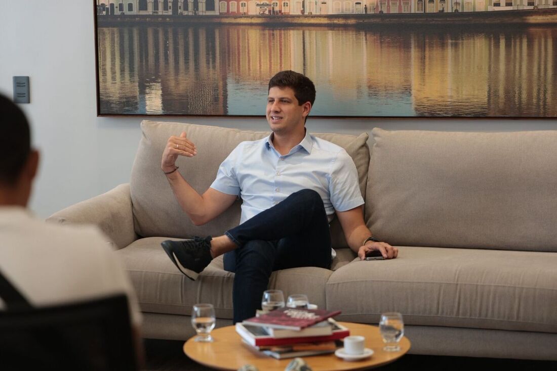 O prefeito João Campos (PSB) fez um balanço do ano de gestão em entrevista exclusiva à Folha de Pernambuco