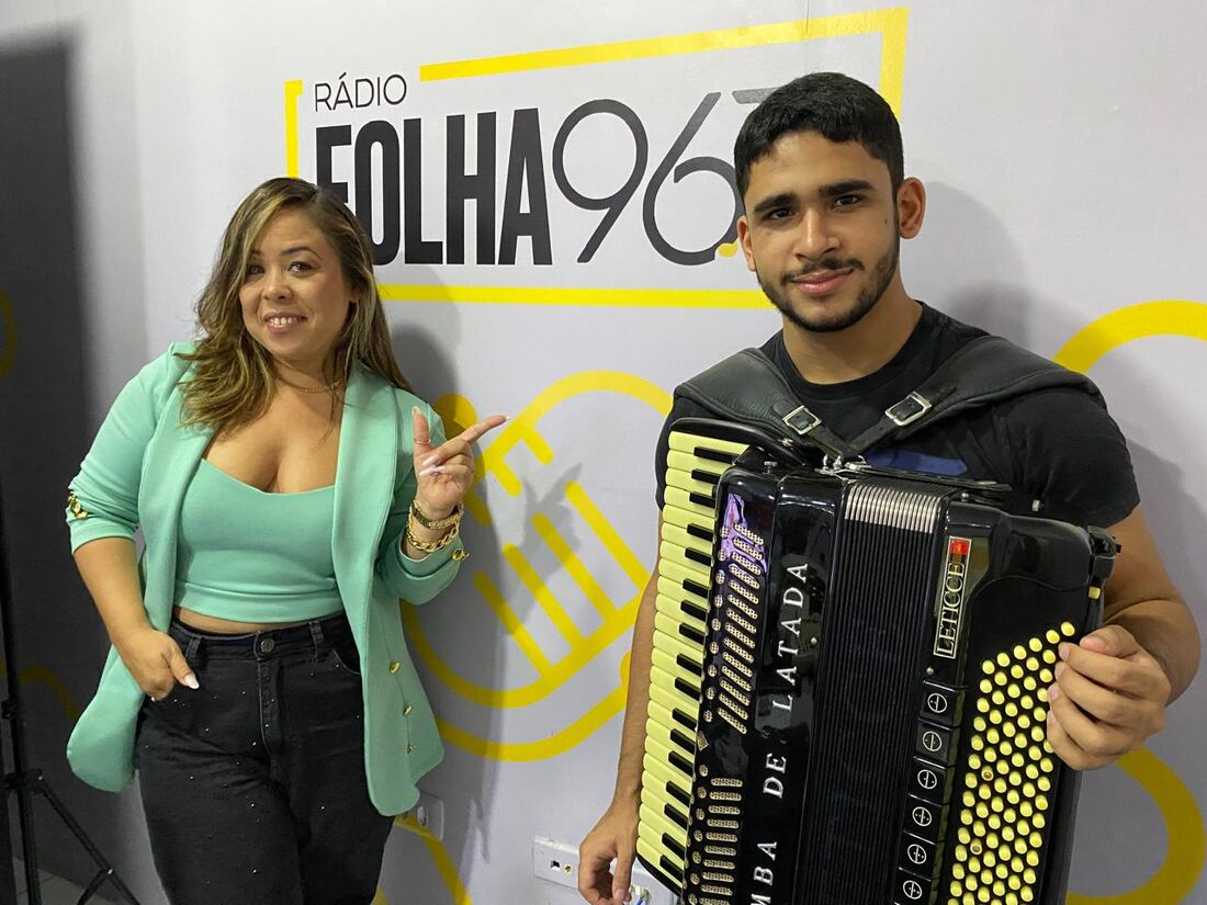 Cantora Cirlene Menezes e o sanfoneiro Pedro Cauã do projeto "Tardezinha de Forró"